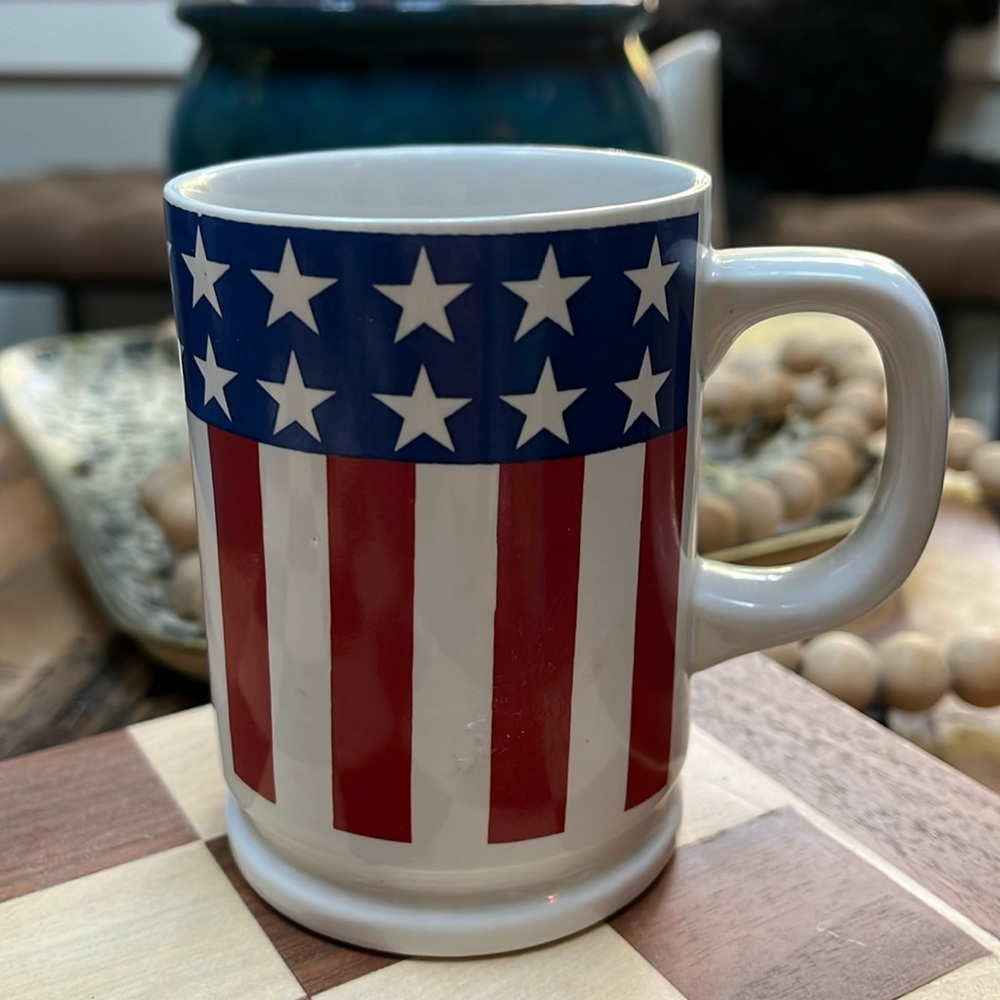 💥$5 SALE💥Vintage stars & stripes mug